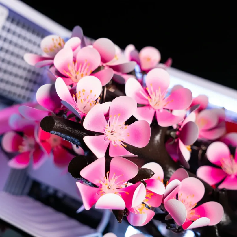 Kurioser Cherry-Bloom-Custom-PC: Steigen die Temperaturen, sprießt der Kirschblütenbaum